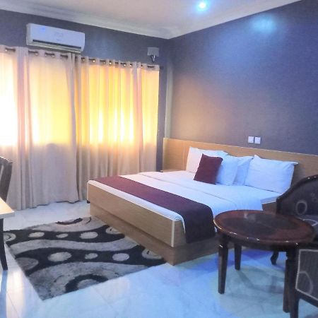 Fawzy Hotel Ibadan Luaran gambar
