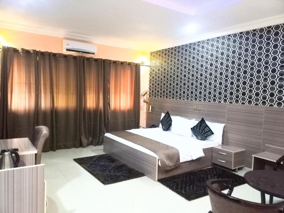 Fawzy Hotel Ibadan Luaran gambar