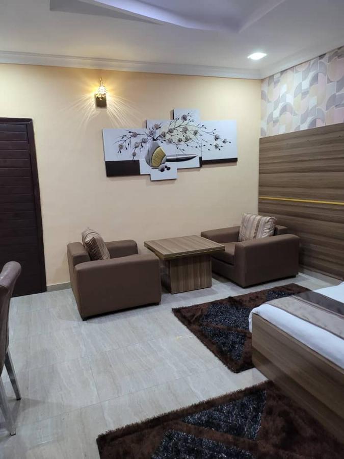 Fawzy Hotel Ibadan Luaran gambar