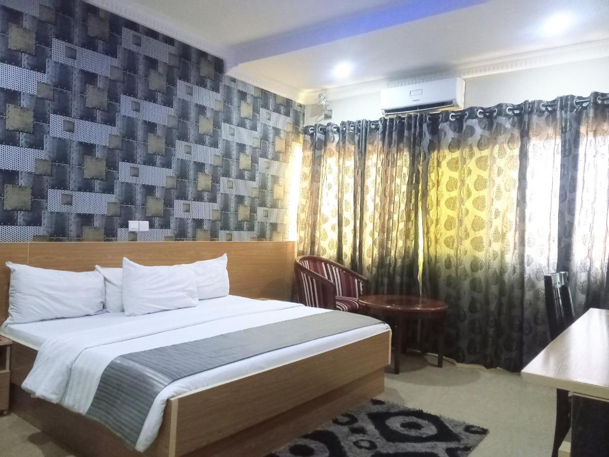 Fawzy Hotel Ibadan Luaran gambar
