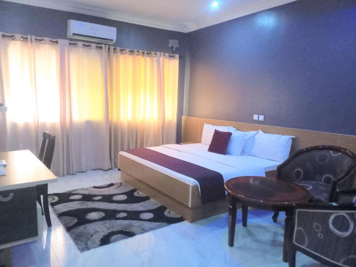 Fawzy Hotel Ibadan Luaran gambar