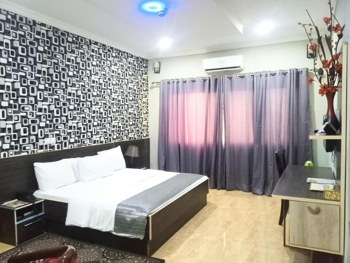 Fawzy Hotel Ibadan Luaran gambar