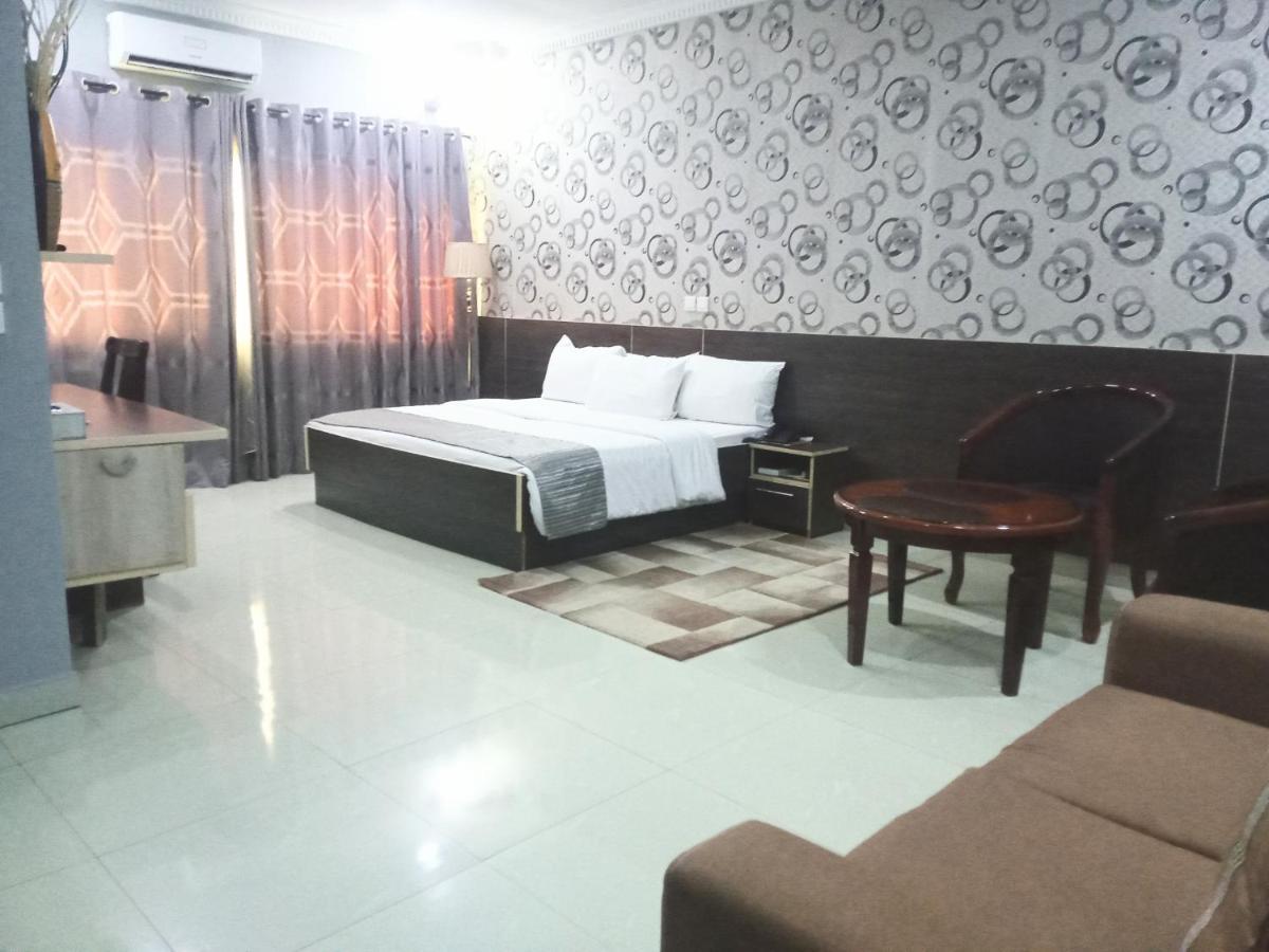 Fawzy Hotel Ibadan Luaran gambar