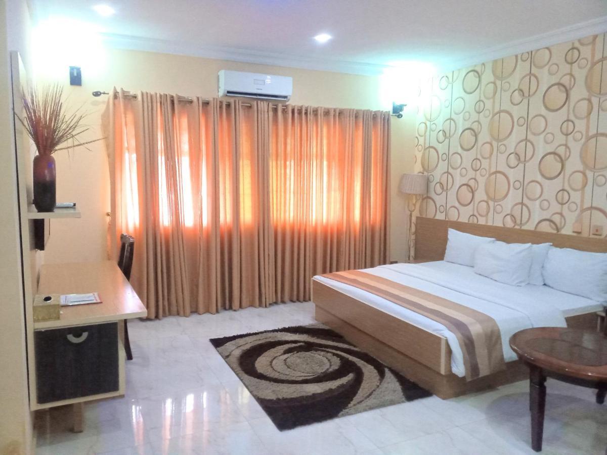 Fawzy Hotel Ibadan Luaran gambar