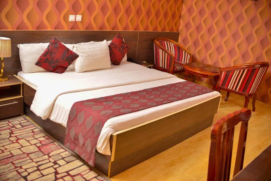 Fawzy Hotel Ibadan Luaran gambar