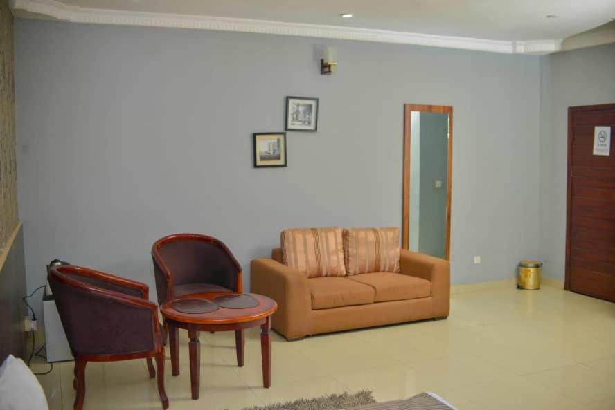 Fawzy Hotel Ibadan Luaran gambar