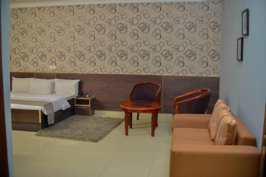 Fawzy Hotel Ibadan Luaran gambar