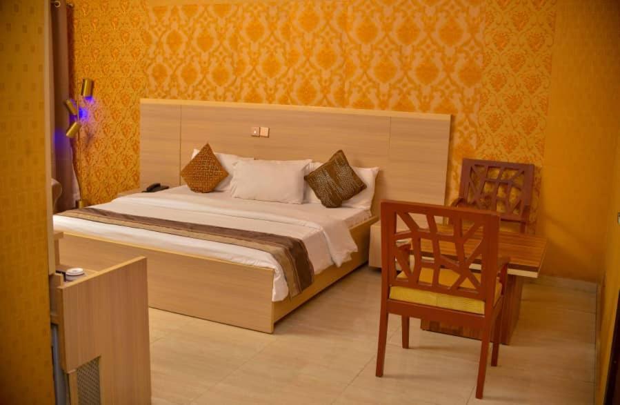 Fawzy Hotel Ibadan Luaran gambar
