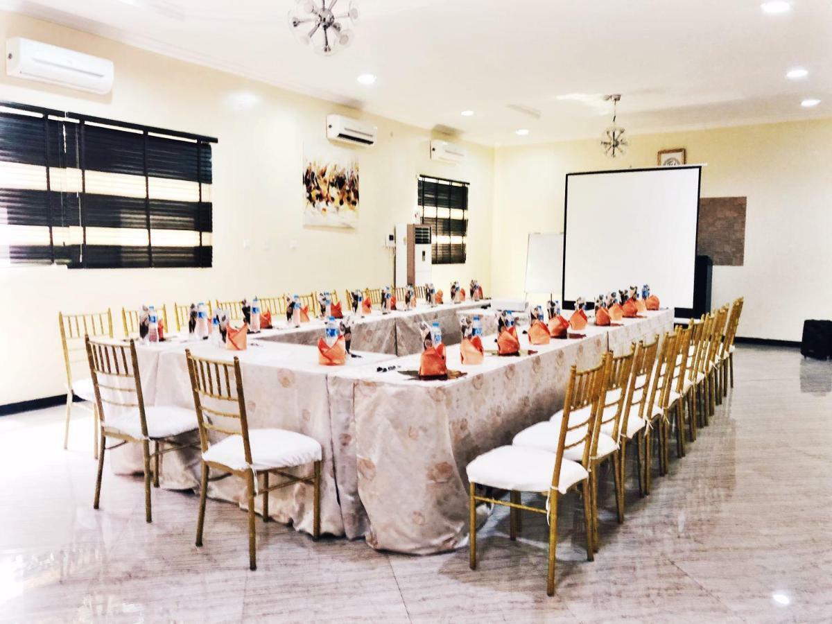 Fawzy Hotel Ibadan Luaran gambar
