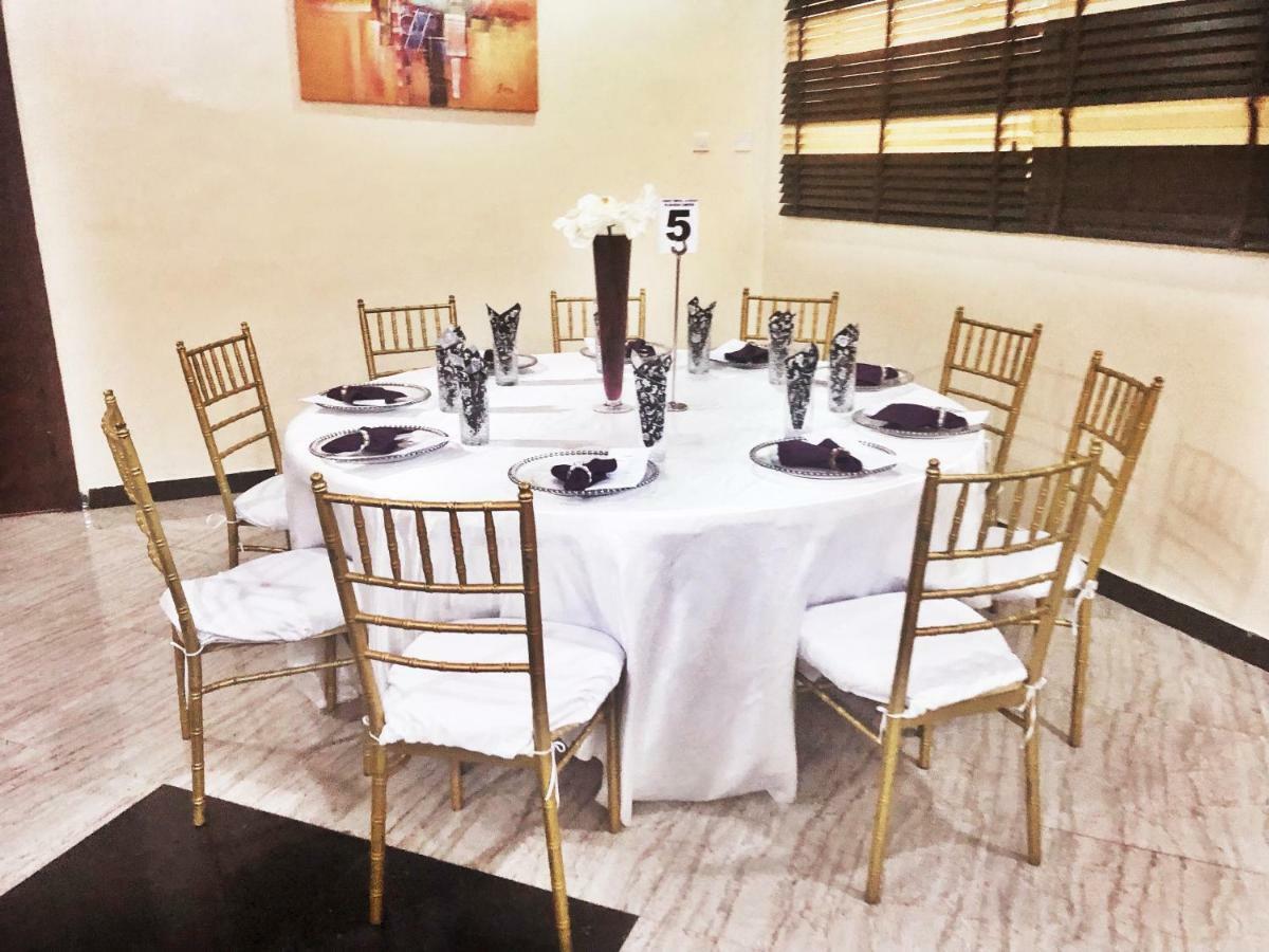 Fawzy Hotel Ibadan Luaran gambar