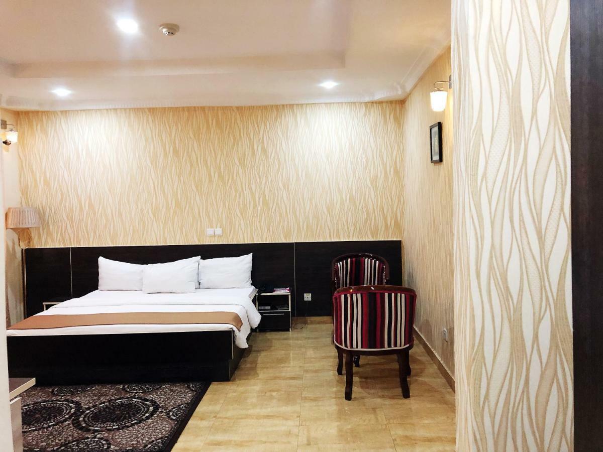Fawzy Hotel Ibadan Luaran gambar