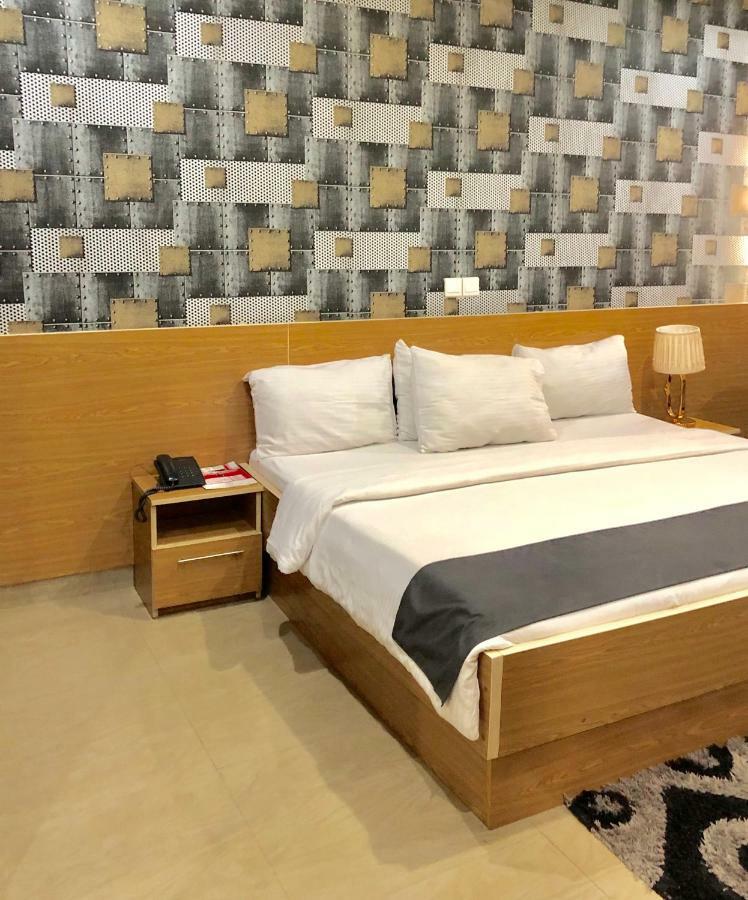 Fawzy Hotel Ibadan Luaran gambar
