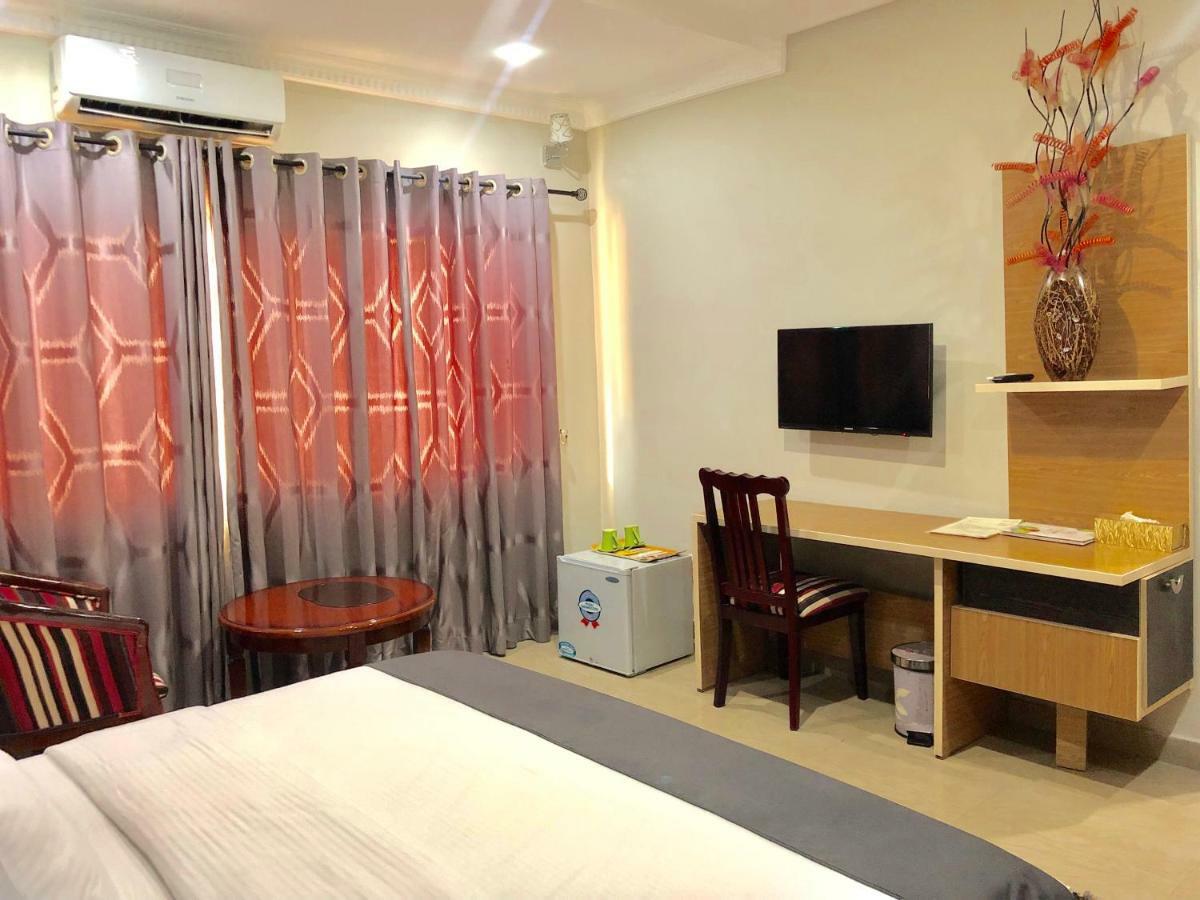 Fawzy Hotel Ibadan Luaran gambar